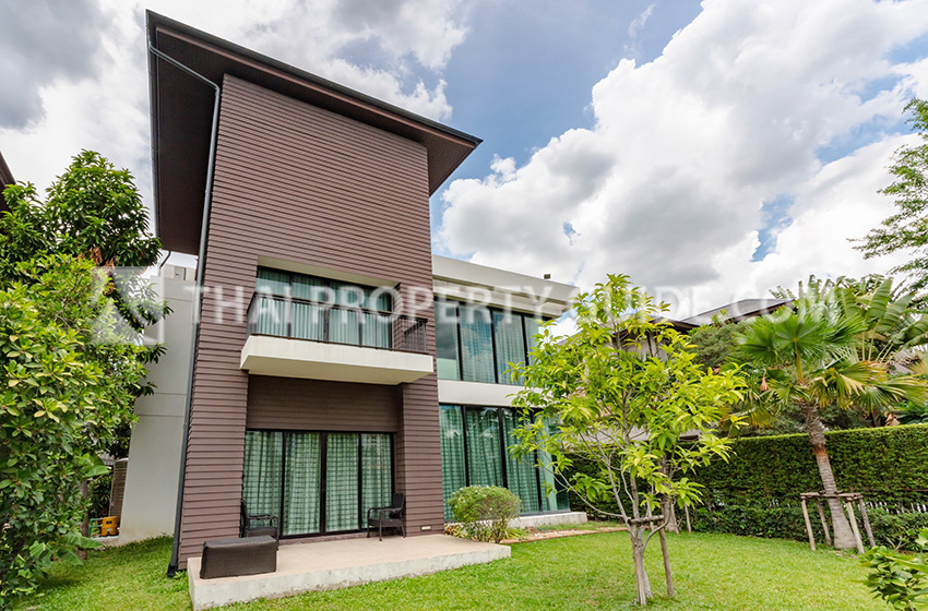 House with Shared Pool for rent in Ramkhamhaeng